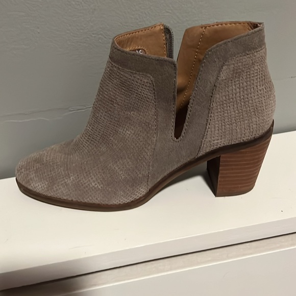 LUCKY BRAND 🍀 suede booties - Picture 3 of 11